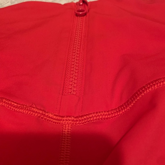 Lululemon Red Train to Beach High Rise biker short 10” sold out! Size 6 - Picture 8 of 9
